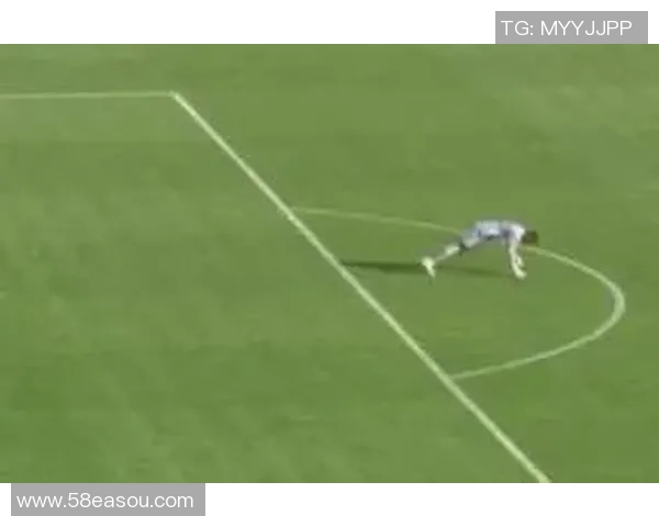 足球明星在比赛中突然晕倒引发关注视频播放瞬间令人心痛